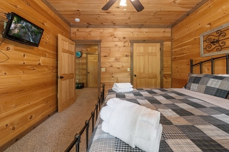 Woodhaven Retreat - Lower Level King Bedroom