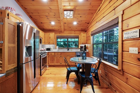 Creek Music Cabin - Kitchen-Dining Area