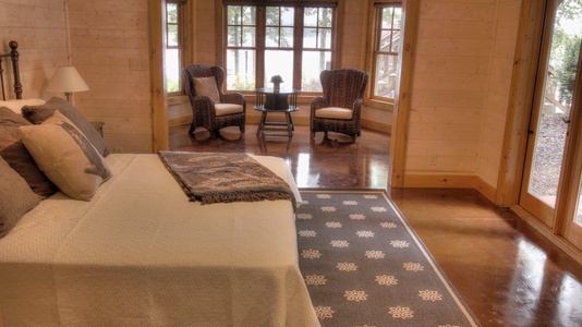 Blue Ridge Lake Retreat - Lower Level King Bedroom #1's Parlor