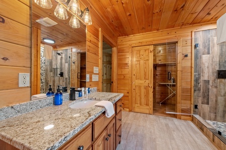 Mountain High Lodge - Upper Level Primary King Bedroom's Bathroom