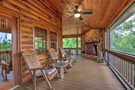 Bearing Haus-Screened-In Porch w/ Wood Burning Fireplace