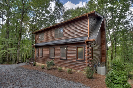 The Great Escape- Front view of the cabin from the driveway