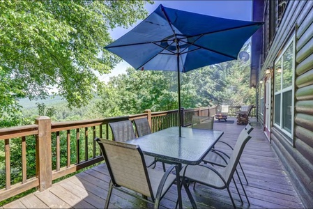 Brown Bear Vista - Main Level Deck