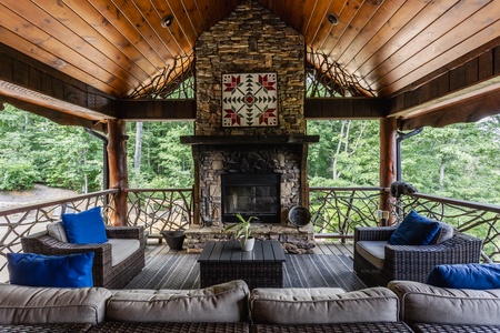 Lookout Lodge - Entry Level Fireplace Lounge