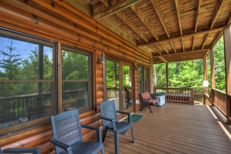 Bearing Haus- Screened-In Porch with outdoor seating