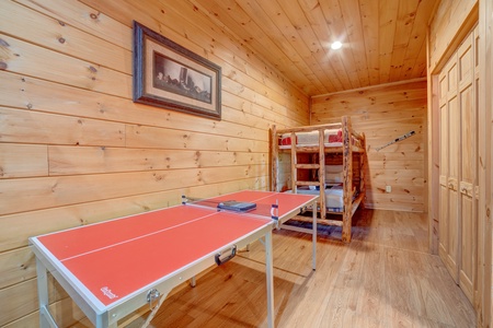 Wise Mountain Hideaway - Lower Level Bunk Beds