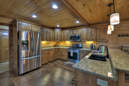 Deer Trails Cabin - Spacious Kitchen