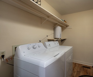 Cartacay River Retreat - Entry Level Laundry Room