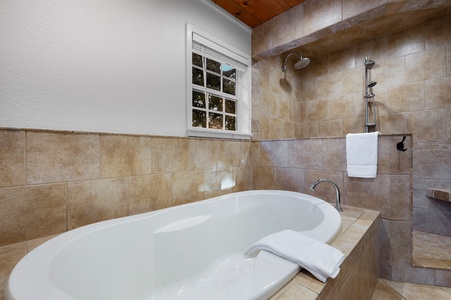 Luxurious Soaking Tub