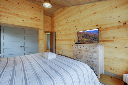 Rustic Elegance - Upper Level Queen Bedroom