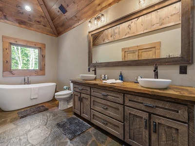 Stone Creek Lodge -  Entry Level Master Bathroom