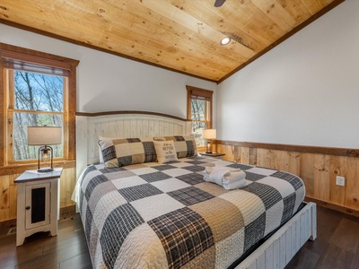 Tranquil Escape of Blue Ridge - Upper Level King Bedroom Suite 2