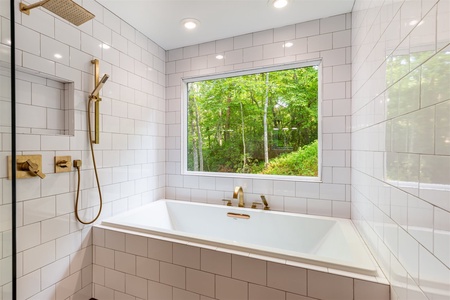 Sugar Shack - Master Bath Tub