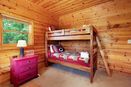 Moonlight Lodge - Twin Bunkroom