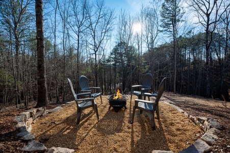 The Peaceful Meadow Cabin- Wood Burning Fire Pit