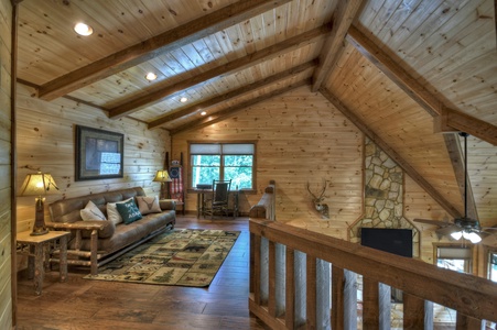 Deer Trails Cabin - Upper Level Loft