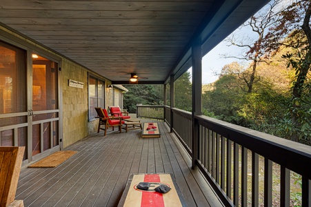 Cartacay River Retreat - Covered Back Porch Sitting Area Overlooking Cartacay River