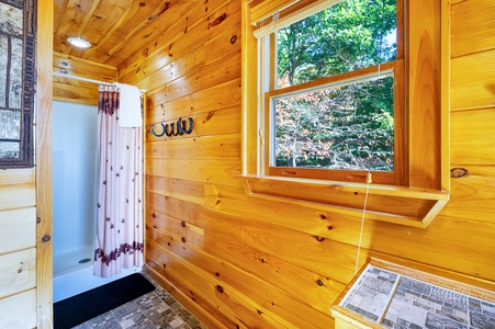 Panoramic Paradise: Upper Level Master Bathroom