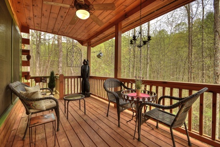 Boo Bear - Deck with Ample Seating