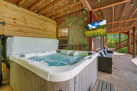 The Stickhouse - Lower Level Hot Tub