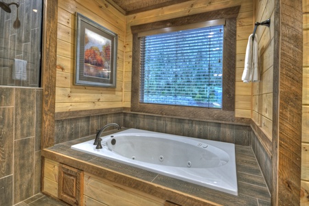 Privacy Peak - Entry Level King Suite Jacuzzi Tub