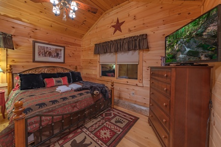 Saddle Lodge - Upper Level King Bedroom