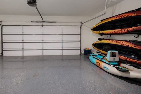 A Stoney Marina - Garage-Kayaks