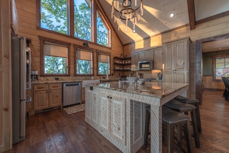 Southern Star- Fully functioning kitchen with large island and stool seating