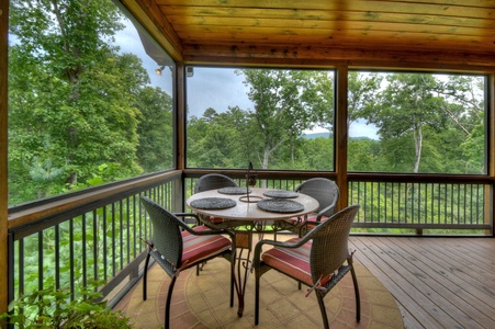 Woodsong - Screened-In Deck Dining