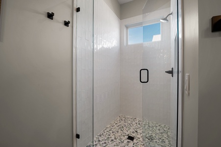 The Downtown Sanctuary - Entry Level Guest King Bedroom's Bathroom