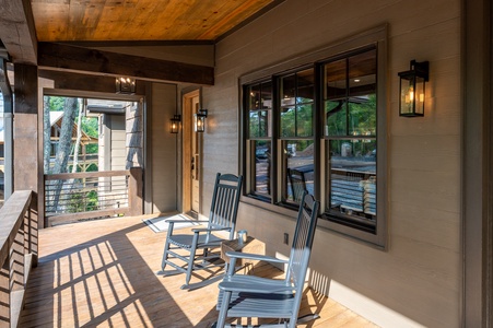 Daybreak Ridge - Entry Level Front Porch Seating