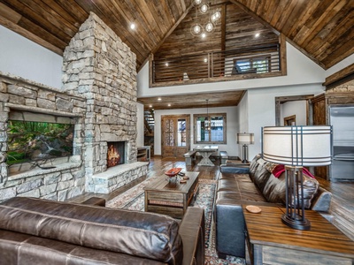 Misty Trail Lakehouse - Living Room