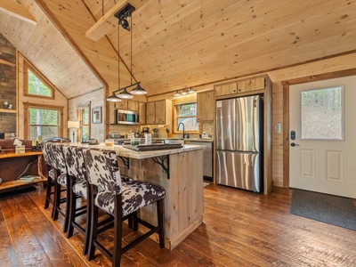 Fern Creek Hollow Lodge - Kitchen Island