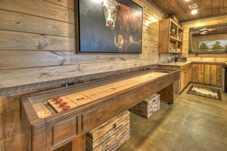 Privacy Peak - Entertainment Room - Shuffleboard