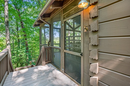 Bullwinkle's Bungalow - Front Entrance Area