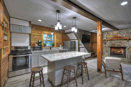 Happy Trout Hideaway- Full kitchen view