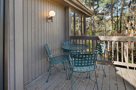 Chickadee's Lake Lookout - Private Balcony Sitting Area