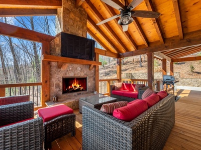 Tranquil Escape of Blue Ridge - Entry Level Outdoor Fireplace Seating