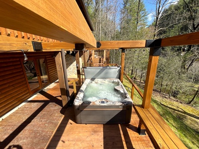 Tranquil Waters - Brand New Hot Tub and Seating