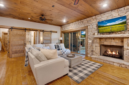 Copperline Lodge - Lower Level Entertaining Area