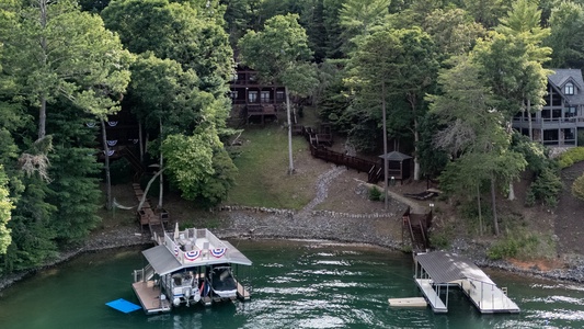 When In Rome - Beautiful cabin on Lake Blue Ridge