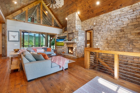 Copperline Lodge - Living Room with Mountain Views