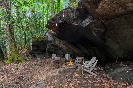 Tuckaway Cave - Unique Firepit in "Cave"