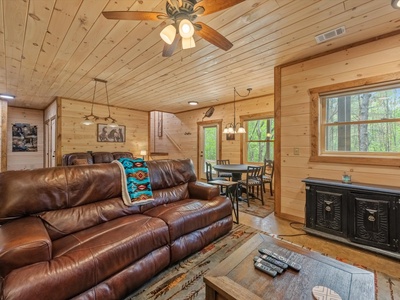 Fern Creek Hollow Lodge - Lower-level Entertainment Area