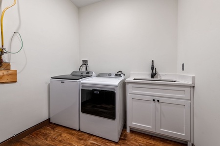 Rich Mountain Chateau Lower Level Laundry Room