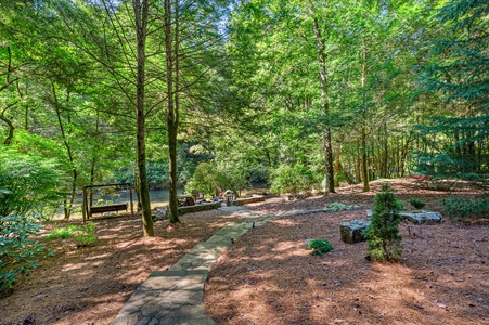 Mountaintown Creek Lodge - Emersed under shade