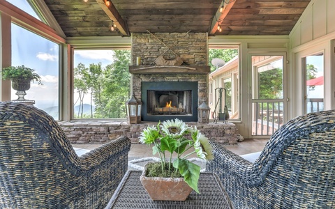 Big Sky - Screened in Deck Features a Woodburning Fireplace and Breathtaking Views