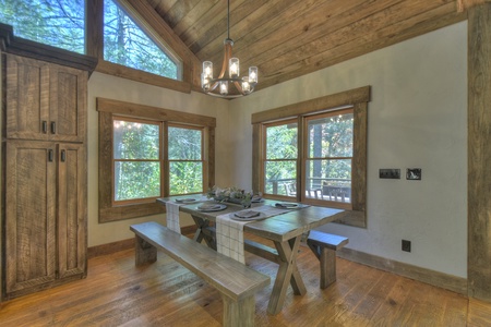 Creekside Bend- Dining room area