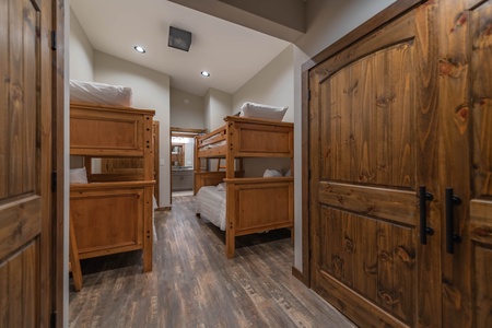 Cohutta Mountain Retreat- Bunk beds in the suite