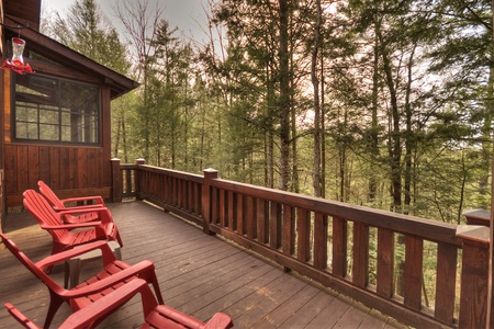 Reel Creek Lodge- Outdoor seating area on the deck